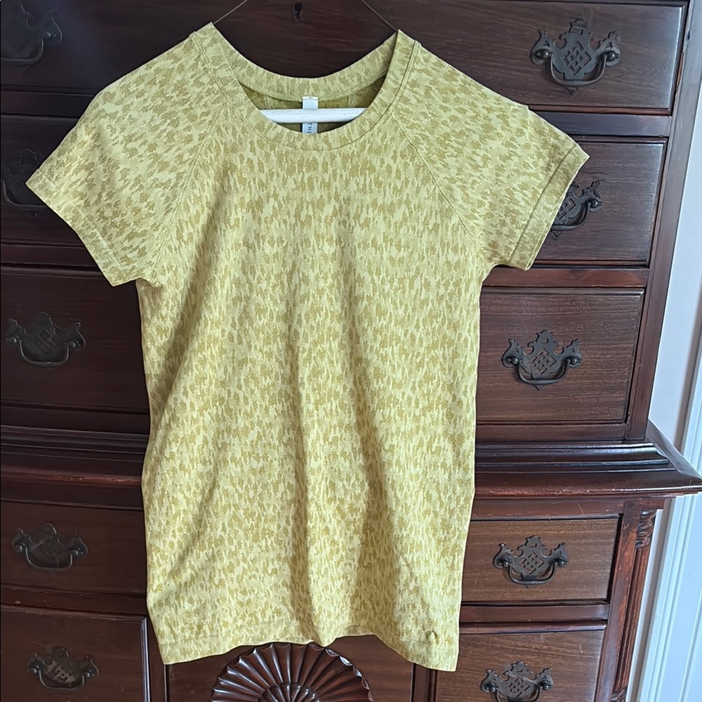 Athleta Yellow Green Fitted Short Sleeve Tee